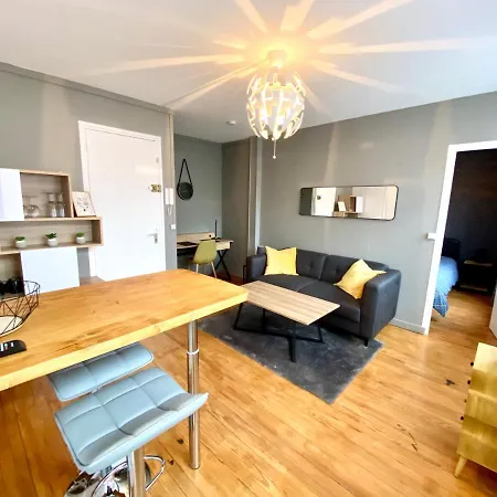 Apartment 6- De 2 Pieces Refait A Neuf En Centre *
