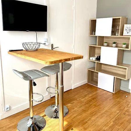 Apartment 6- De 2 Pieces Refait A Neuf En Centre *